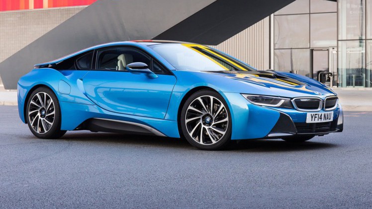 De verkoop van sportauto's in ons land is de eerste 6 maanden van 2016 fors gestegen. De Porsche 911 blijkt met afstand de meest populaire sportauto