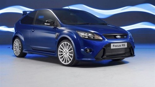 Ford laat de beestachtige Focus RS op een bijzondere wijze debuteren. De opgefokte Duitser wordt gepresenteerd tijdens een publieksvoorstelling voorafgaand aan de Wales Rally GB die meetelt voor het W