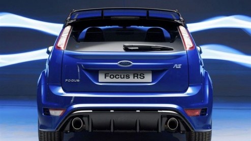 Ford laat de beestachtige Focus RS op een bijzondere wijze debuteren. De opgefokte Duitser wordt gepresenteerd tijdens een publieksvoorstelling voorafgaand aan de Wales Rally GB die meetelt voor het W
