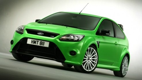 Bulderend nieuws! Ford grijpt de Londen Motor Show aan om de nieuwe Focus RS in de picture te zetten. Met een uitbundige uitstraling en een tot 300 pk opgefokte 2.5 liter turbomotor doet de Focus RS e
