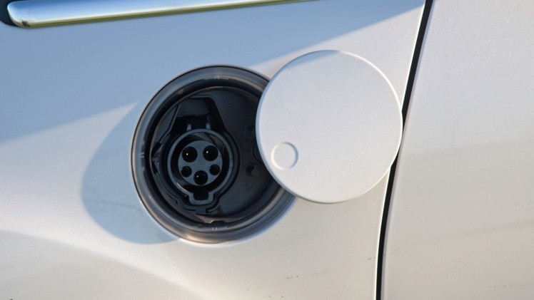 Eerste Nederlandse kilometers met de Ford C-MAX Energi Plug-in Hybrid, de eerste plug-in hybride MPV met 7% bijtelling.