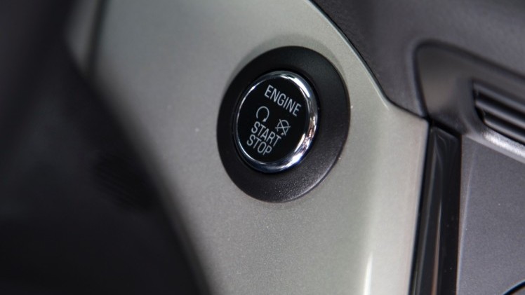 Eerste Nederlandse kilometers met de Ford C-MAX Energi Plug-in Hybrid, de eerste plug-in hybride MPV met 7% bijtelling.