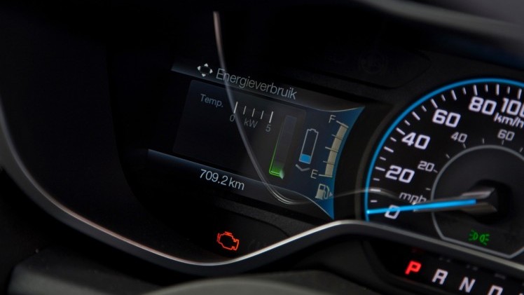 Eerste Nederlandse kilometers met de Ford C-MAX Energi Plug-in Hybrid, de eerste plug-in hybride MPV met 7% bijtelling.