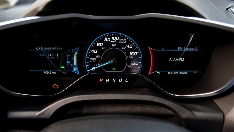 Eerste Nederlandse kilometers met de Ford C-MAX Energi Plug-in Hybrid, de eerste plug-in hybride MPV met 7% bijtelling.