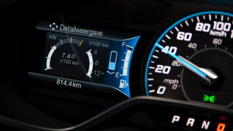 Eerste Nederlandse kilometers met de Ford C-MAX Energi Plug-in Hybrid, de eerste plug-in hybride MPV met 7% bijtelling.