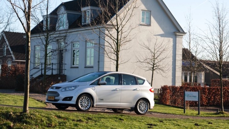 Eerste Nederlandse kilometers met de Ford C-MAX Energi Plug-in Hybrid, de eerste plug-in hybride MPV met 7% bijtelling.