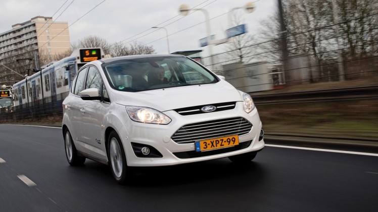 Eerste Nederlandse kilometers met de Ford C-MAX Energi Plug-in Hybrid, de eerste plug-in hybride MPV met 7% bijtelling.