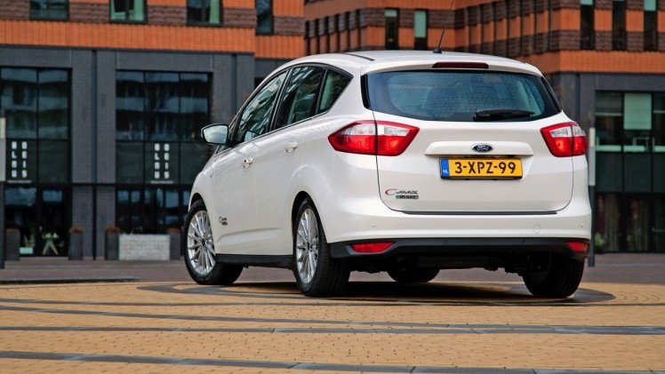 Eerste Nederlandse kilometers met de Ford C-MAX Energi Plug-in Hybrid, de eerste plug-in hybride MPV met 7% bijtelling.
