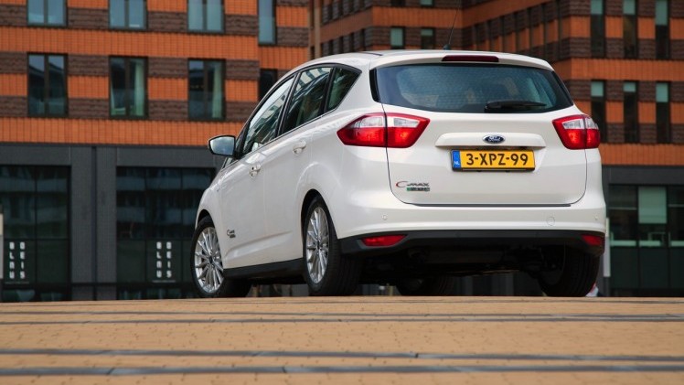 Eerste Nederlandse kilometers met de Ford C-MAX Energi Plug-in Hybrid, de eerste plug-in hybride MPV met 7% bijtelling.