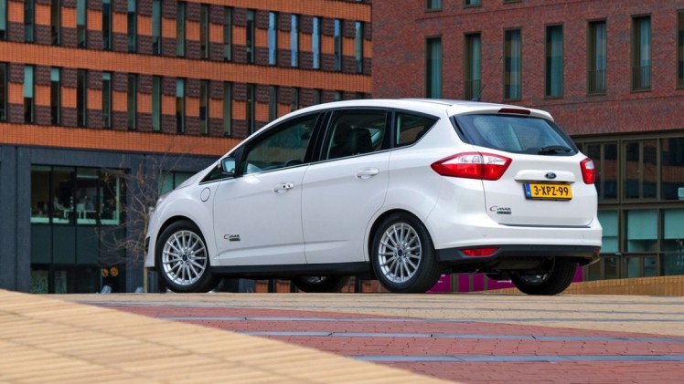 Eerste Nederlandse kilometers met de Ford C-MAX Energi Plug-in Hybrid, de eerste plug-in hybride MPV met 7% bijtelling.