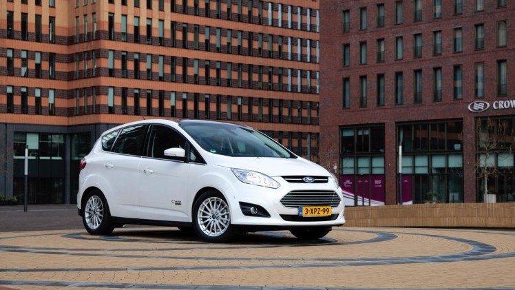 Eerste Nederlandse kilometers met de Ford C-MAX Energi Plug-in Hybrid, de eerste plug-in hybride MPV met 7% bijtelling.