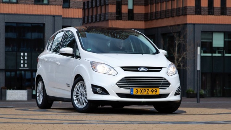 Eerste Nederlandse kilometers met de Ford C-MAX Energi Plug-in Hybrid, de eerste plug-in hybride MPV met 7% bijtelling.