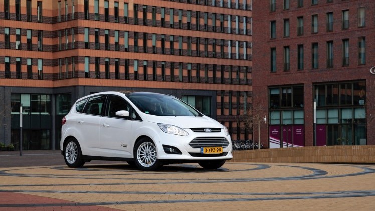 Eerste Nederlandse kilometers met de Ford C-MAX Energi Plug-in Hybrid, de eerste plug-in hybride MPV met 7% bijtelling.