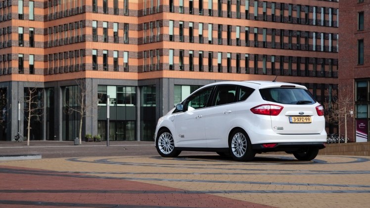 Eerste Nederlandse kilometers met de Ford C-MAX Energi Plug-in Hybrid, de eerste plug-in hybride MPV met 7% bijtelling.