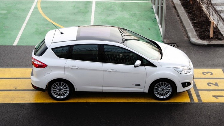 Eerste Nederlandse kilometers met de Ford C-MAX Energi Plug-in Hybrid, de eerste plug-in hybride MPV met 7% bijtelling.