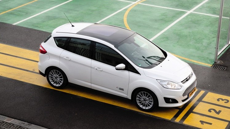 Eerste Nederlandse kilometers met de Ford C-MAX Energi Plug-in Hybrid, de eerste plug-in hybride MPV met 7% bijtelling.