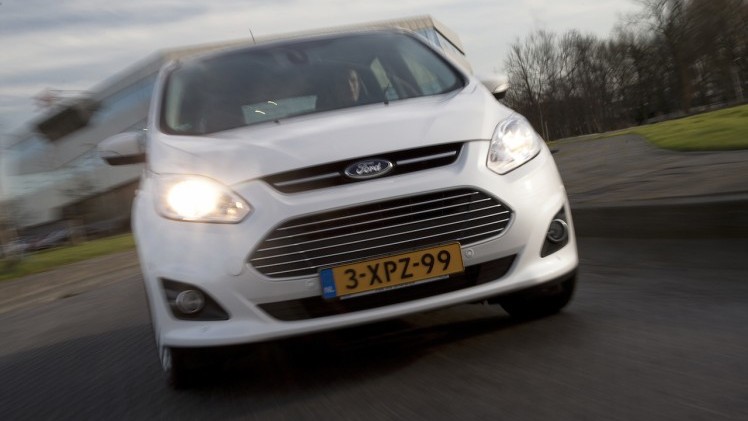 Eerste Nederlandse kilometers met de Ford C-MAX Energi Plug-in Hybrid, de eerste plug-in hybride MPV met 7% bijtelling.