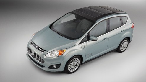 Ford presenteert zonnecelauto C-MAX Solar Energi op CES Las Vegas. Met een dak vol zonnepanelen laadt de C-MAX op via zonne-energie.