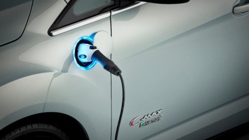 Ford presenteert zonnecelauto C-MAX Solar Energi op CES Las Vegas. Met een dak vol zonnepanelen laadt de C-MAX op via zonne-energie.