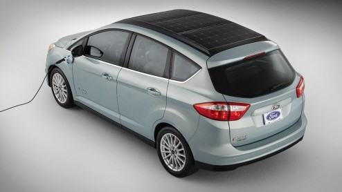 Ford presenteert zonnecelauto C-MAX Solar Energi op CES Las Vegas. Met een dak vol zonnepanelen laadt de C-MAX op via zonne-energie.