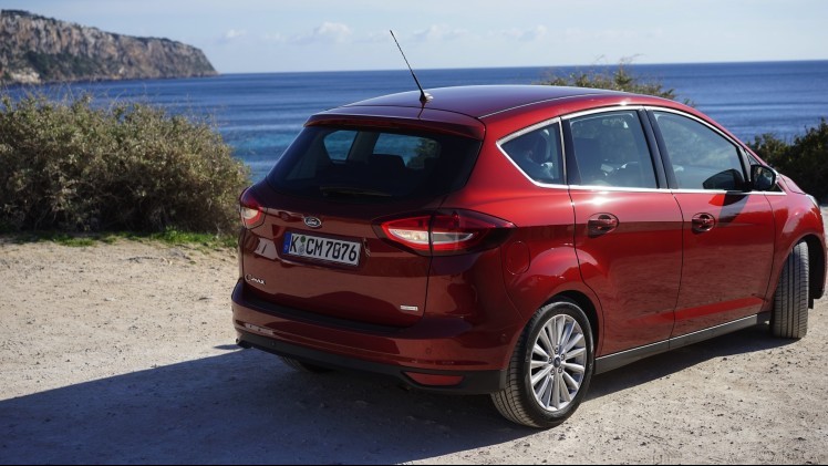Autotest Ford C-MAX facelift, een strakke neus voor de MPV van Ford in een uitstervend segment. We hebben gereden met de 1.5 EcoBoost.