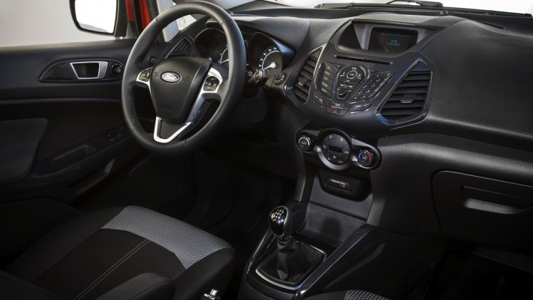 Autotest vernieuwde Ford EcoSport met 1.0 EcoBoost. De 2015-update maakt de compacte SUV van Ford net iets beter.