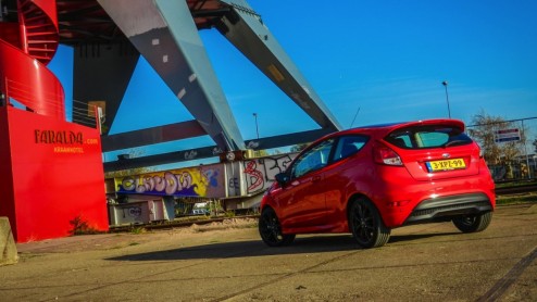 Autotest Ford Fiesta Red Edition 1.0 EcoBoost 140 pk in Race Red.
