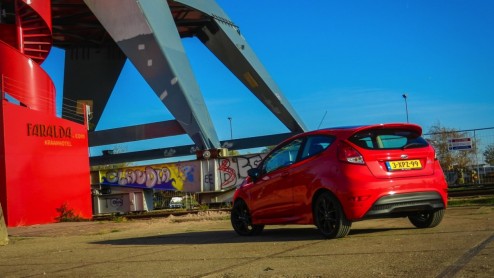 Autotest Ford Fiesta Red Edition 1.0 EcoBoost 140 pk in Race Red.