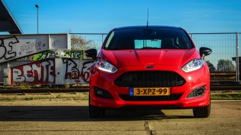 Autotest Ford Fiesta Red Edition 1.0 EcoBoost 140 pk in Race Red.