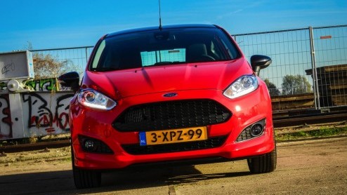 Autotest Ford Fiesta Red Edition 1.0 EcoBoost 140 pk in Race Red.
