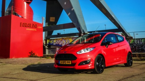Autotest Ford Fiesta Red Edition 1.0 EcoBoost 140 pk in Race Red.