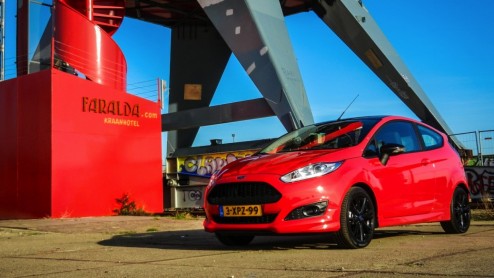 Autotest Ford Fiesta Red Edition 1.0 EcoBoost 140 pk in Race Red.
