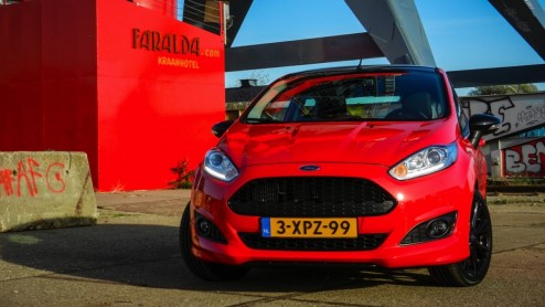 Autotest Ford Fiesta Red Edition 1.0 EcoBoost 140 pk in Race Red.