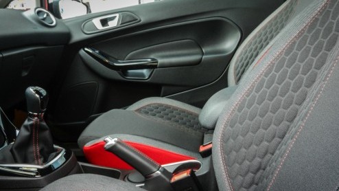 Autotest Ford Fiesta Red Edition 1.0 EcoBoost 140 pk in Race Red.