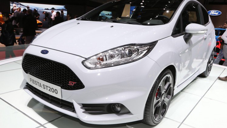 Ford maakt de Fiesta ST nog sneller als Fiesta ST200 met 1.6 EcoBoost motor die is opgestookt naar 215 pk.