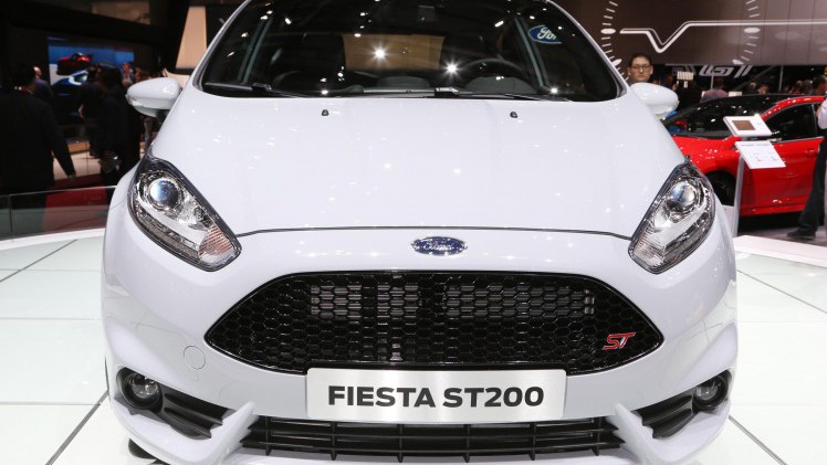 Ford maakt de Fiesta ST nog sneller als Fiesta ST200 met 1.6 EcoBoost motor die is opgestookt naar 215 pk.
