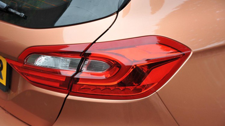 Ford lanceert de nieuwe Fiesta in een veelheid aan uitvoeringen. De Titanium is de meest geliefde die in dit geval is gekoppeld aan de 1 liter driecilinder met turbo. Een uitstekende combinatie.