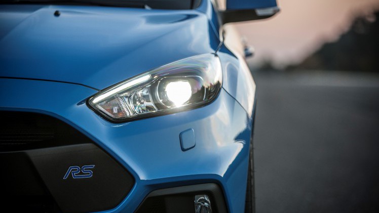 Ford maakt de prijzen van de Focus RS bekend. De nieuwe Focus met 350 pk sterke 2.3 EcooBoost is er voor exact 50.000 euro en dat is voordeliger dan de Mustang.