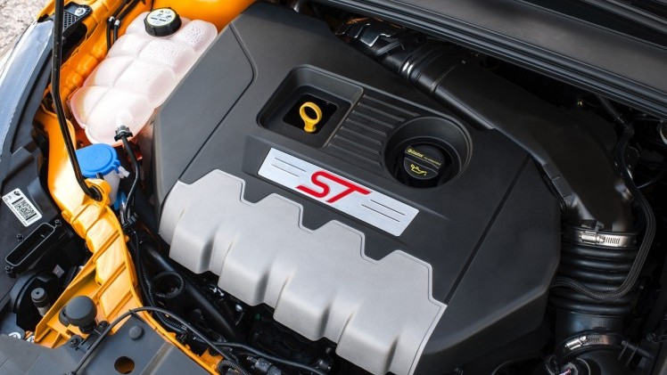 Autotest nieuwe Ford Focus ST met de vernieuwde 2.0 EcoBoost 250 pk en 2.0 TDCi 185 pk. In de rijtest rijden we met het faceliftmodel dat in 2015 op de markt komt.