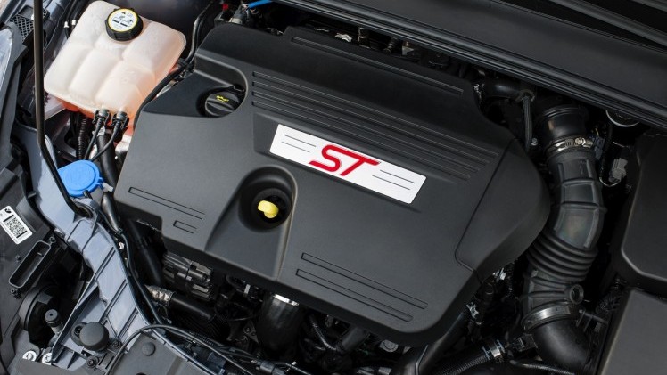 Autotest nieuwe Ford Focus ST met de vernieuwde 2.0 EcoBoost 250 pk en 2.0 TDCi 185 pk. In de rijtest rijden we met het faceliftmodel dat in 2015 op de markt komt.