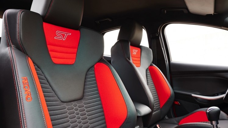 Autotest nieuwe Ford Focus ST met de vernieuwde 2.0 EcoBoost 250 pk en 2.0 TDCi 185 pk. In de rijtest rijden we met het faceliftmodel dat in 2015 op de markt komt.