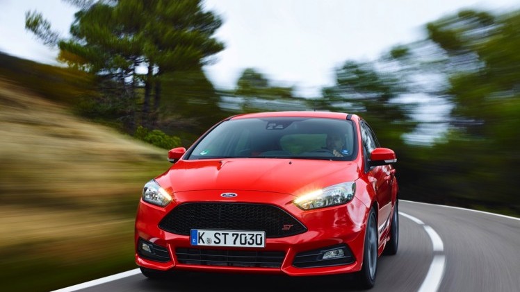 Autotest nieuwe Ford Focus ST met de vernieuwde 2.0 EcoBoost 250 pk en 2.0 TDCi 185 pk. In de rijtest rijden we met het faceliftmodel dat in 2015 op de markt komt.