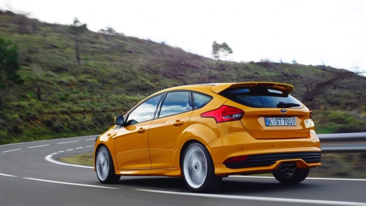 Autotest nieuwe Ford Focus ST met de vernieuwde 2.0 EcoBoost 250 pk en 2.0 TDCi 185 pk. In de rijtest rijden we met het faceliftmodel dat in 2015 op de markt komt.