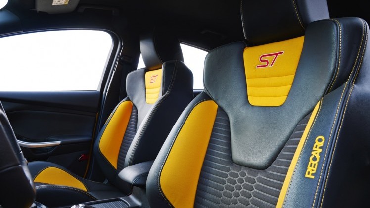 Autotest nieuwe Ford Focus ST met de vernieuwde 2.0 EcoBoost 250 pk en 2.0 TDCi 185 pk. In de rijtest rijden we met het faceliftmodel dat in 2015 op de markt komt.