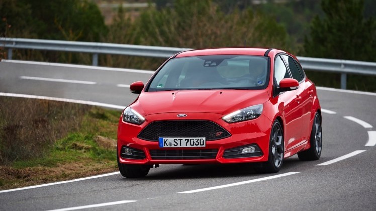 Autotest nieuwe Ford Focus ST met de vernieuwde 2.0 EcoBoost 250 pk en 2.0 TDCi 185 pk. In de rijtest rijden we met het faceliftmodel dat in 2015 op de markt komt.