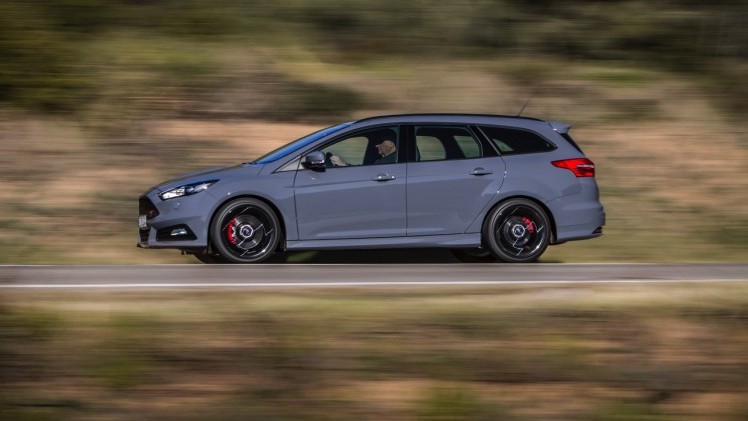 Autotest nieuwe Ford Focus ST met de vernieuwde 2.0 EcoBoost 250 pk en 2.0 TDCi 185 pk. In de rijtest rijden we met het faceliftmodel dat in 2015 op de markt komt.
