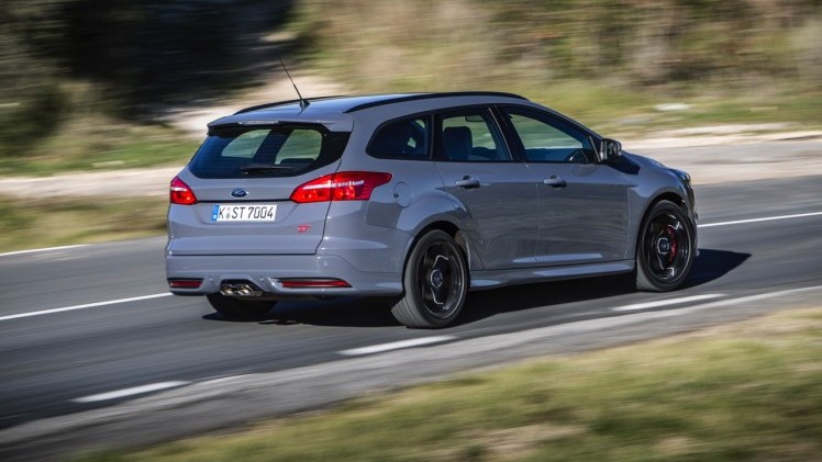 Autotest nieuwe Ford Focus ST met de vernieuwde 2.0 EcoBoost 250 pk en 2.0 TDCi 185 pk. In de rijtest rijden we met het faceliftmodel dat in 2015 op de markt komt.