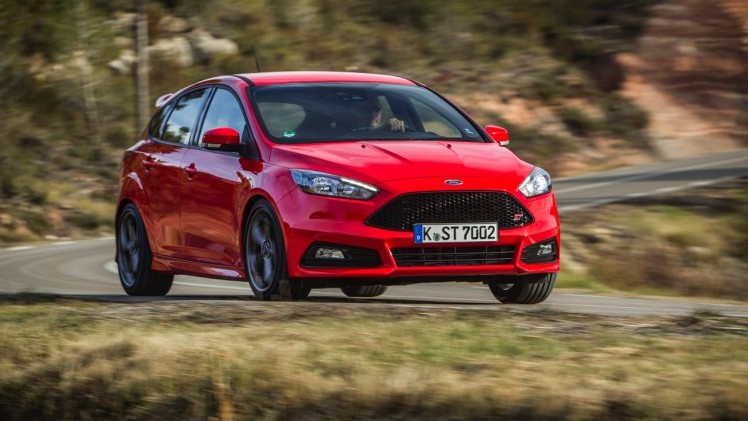 Autotest nieuwe Ford Focus ST met de vernieuwde 2.0 EcoBoost 250 pk en 2.0 TDCi 185 pk. In de rijtest rijden we met het faceliftmodel dat in 2015 op de markt komt.