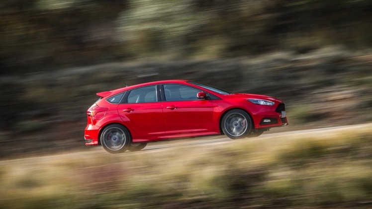 Autotest nieuwe Ford Focus ST met de vernieuwde 2.0 EcoBoost 250 pk en 2.0 TDCi 185 pk. In de rijtest rijden we met het faceliftmodel dat in 2015 op de markt komt.