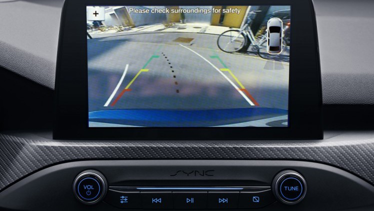 Ford monteert op de nieuwe Focus een 180 graden camera om in de gaten te houden wat er zich achter de auto afspeelt.